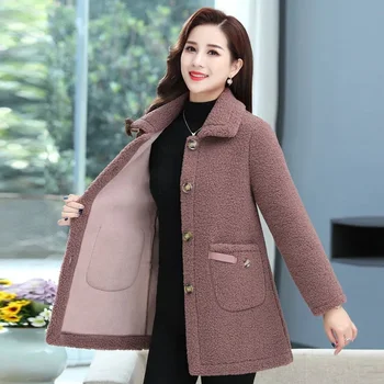 Новое плюшевое толстое пальто из имитационной шерсти ягненка для женщин среднего возраста, одежда для матери, зимняя куртка из зернистого бархата средней длины 5XL