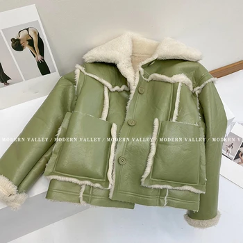 Куртка из искусственного меха ягненка для женщин, новинка зимы 2023, двусторонний мех, флис, модное шикарное пальто, короткая куртка из искусственной кожи с локомотивом