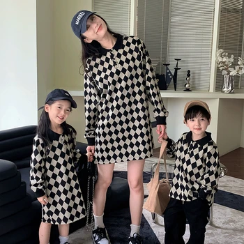 Модная одежда для матери и сына, платье для мамы и дочки с длинными рукавами, Корейский осенний костюм для мамы и детей для мальчиков и девочек 2023 года